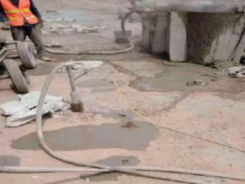 海宁水泥混凝土路面板底注浆技术 路面脱空注浆整治方案