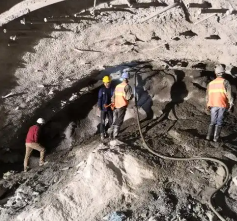 海宁拱顶带模注浆料的施工流程及注意事项